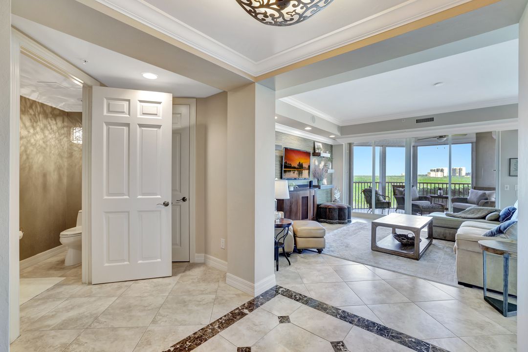 295 Grande Way #306, Naples, FL 34110