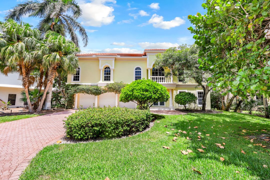 861 Hideaway Cir W, Marco Island, FL 34145