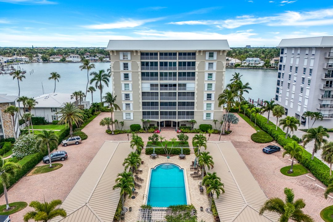 2750 Gulf Shore Blvd N #702, Naples, FL 34103