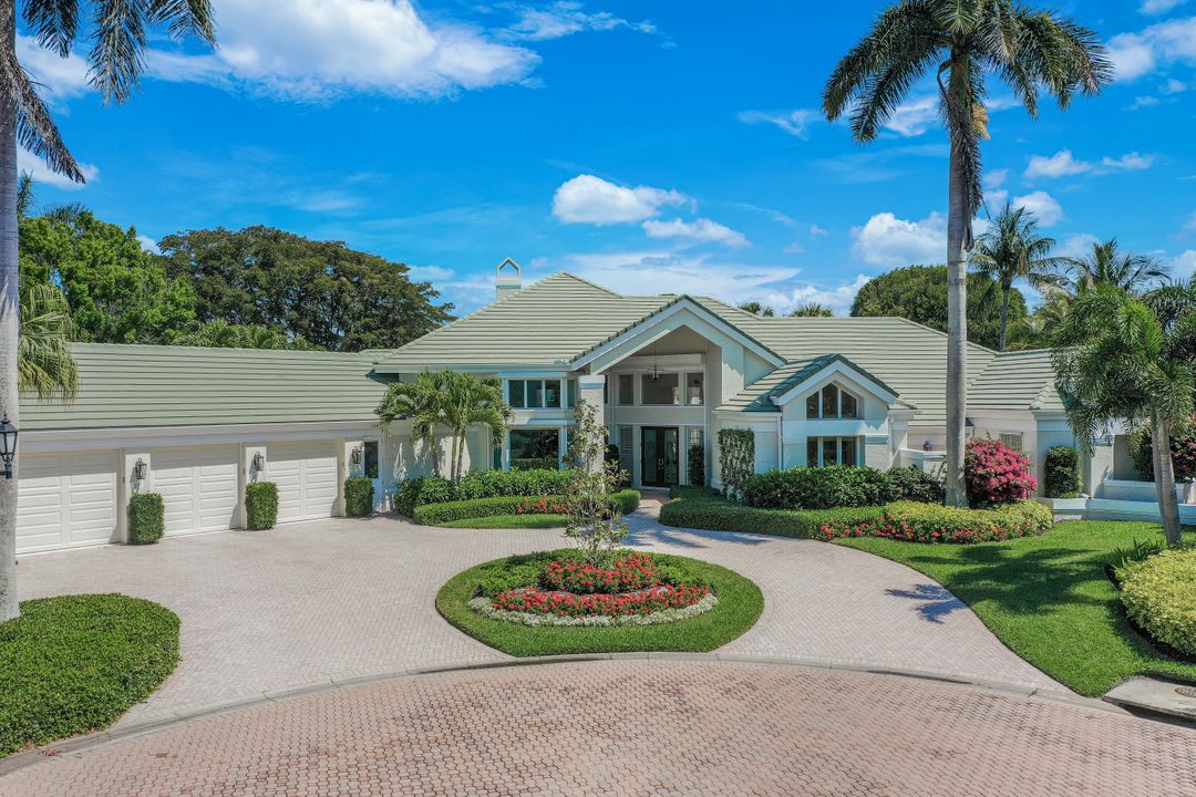 695 Ardmore Ln, Naples, FL 34108