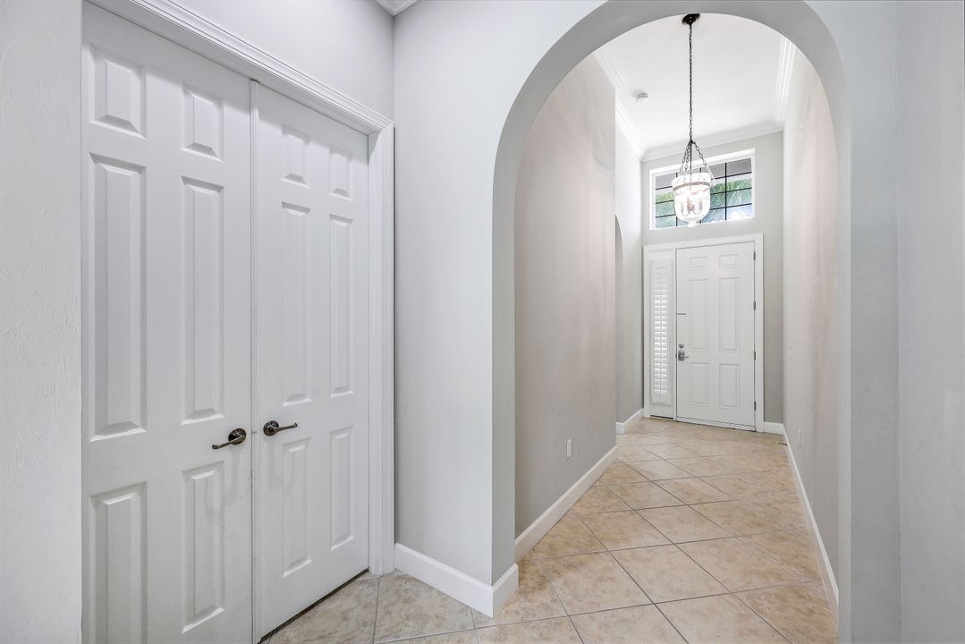 9062 Limestone Ln, Naples, FL 34120