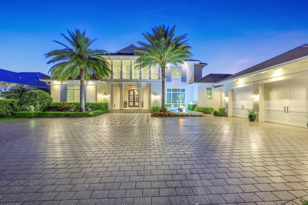 17412 Via Lugano Ct, Miromar Lakes, FL 33913