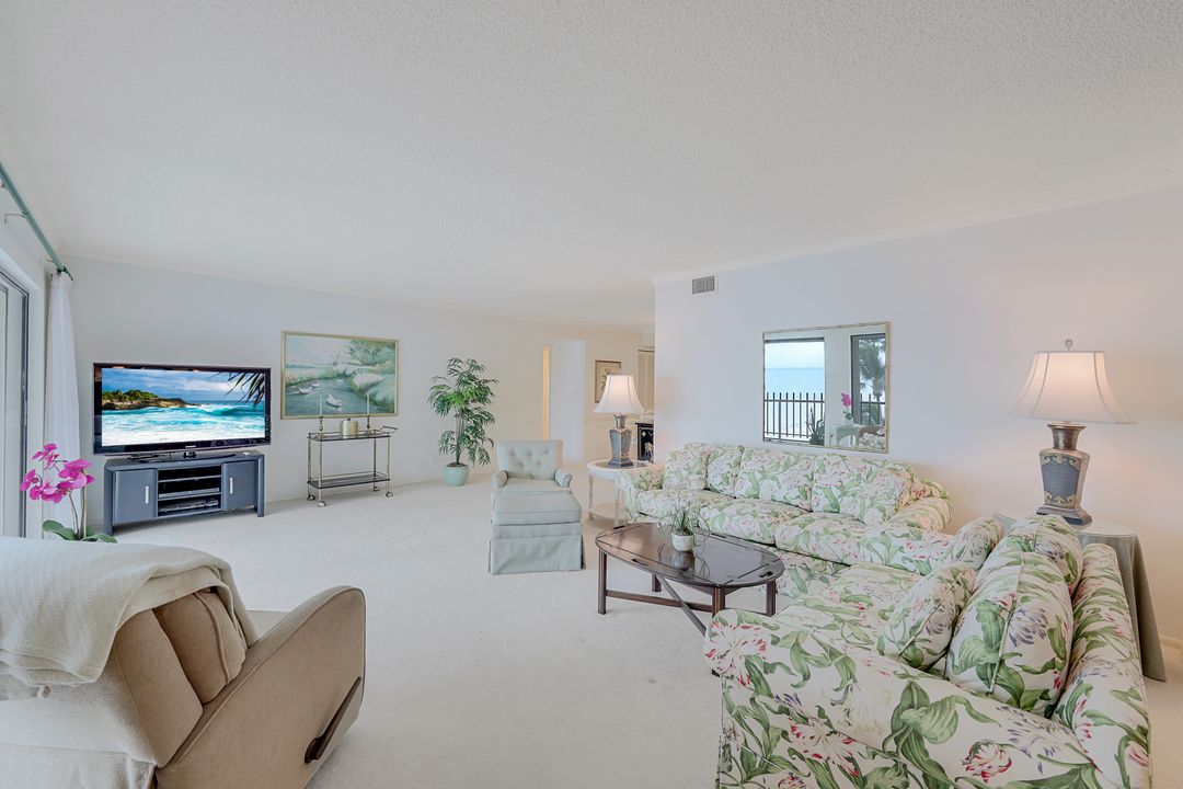 3399 Gulf Shore Blvd N #509, Naples, FL 34103