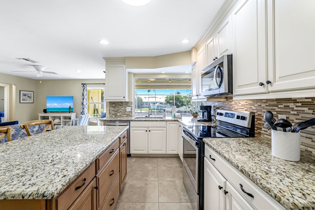 326 Rockhill Ct, Marco Island, FL 34145