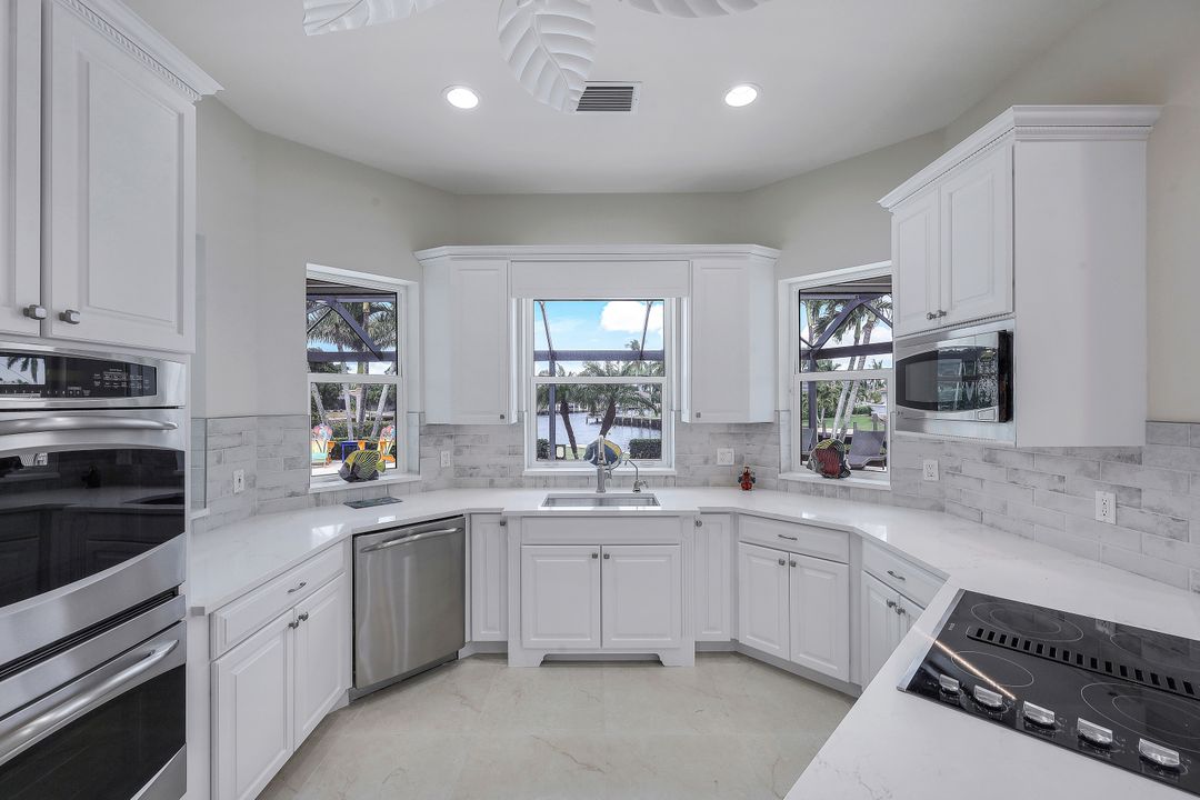 95 Anchor Ct, Marco Island, FL 34145