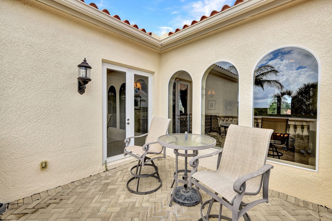 8576 Bellagio Dr, Naples, FL 34114