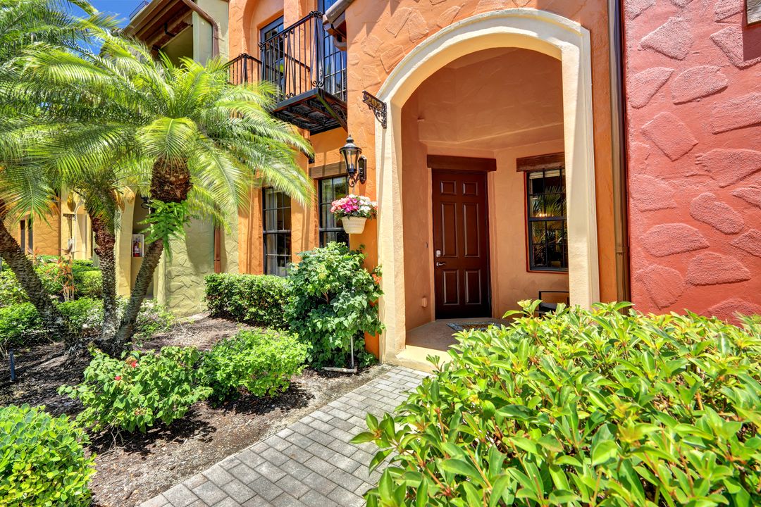 8945 Malibu St #202, Naples, FL 34113