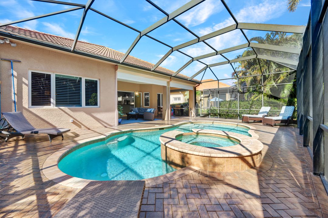 5620 Hammock Isles Dr, Naples, FL 34119