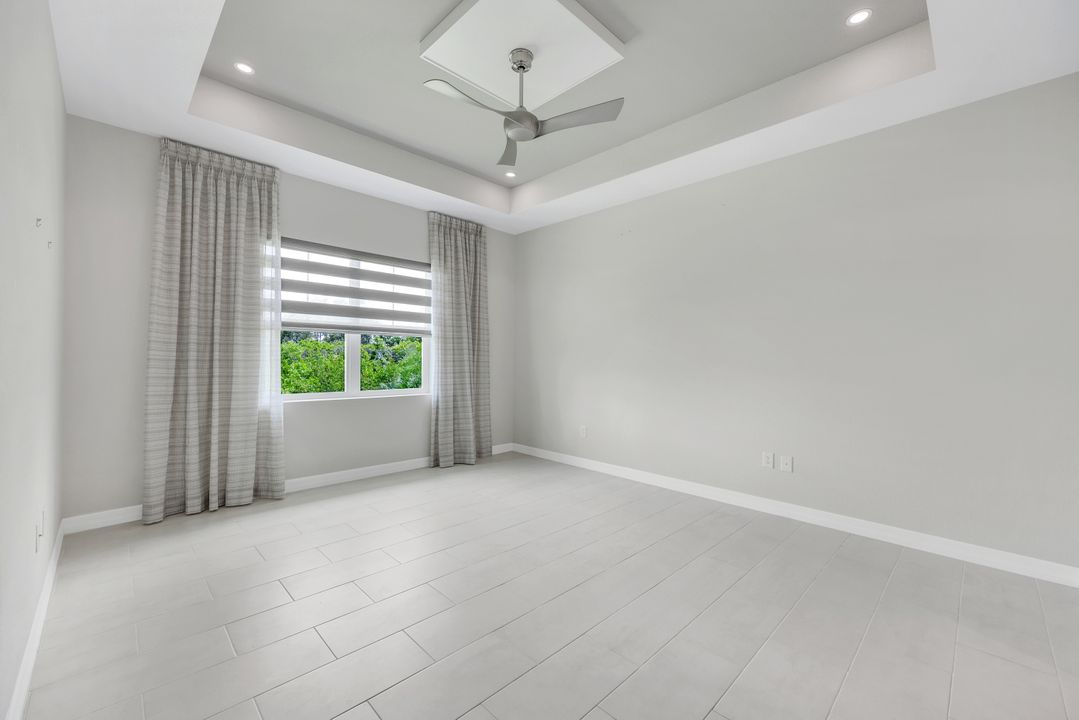 172 Indies Dr E #201, Naples, FL 34114