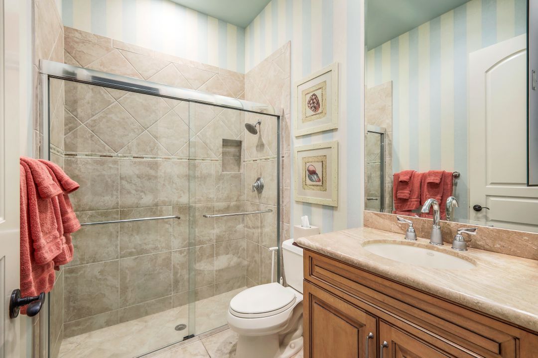 325 Hawser Ln, Naples, FL 34102