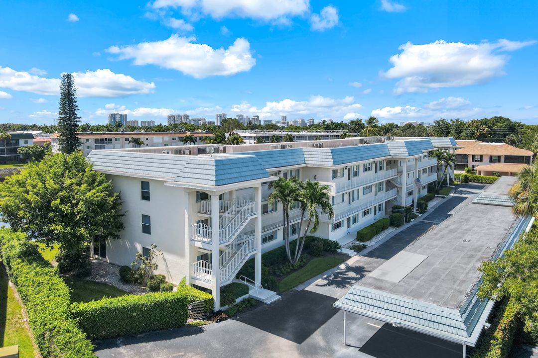 3055 Riviera Dr #306, Naples, FL 34103