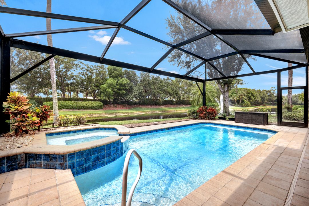 9231 Troon Lakes Dr, Naples, FL 34109