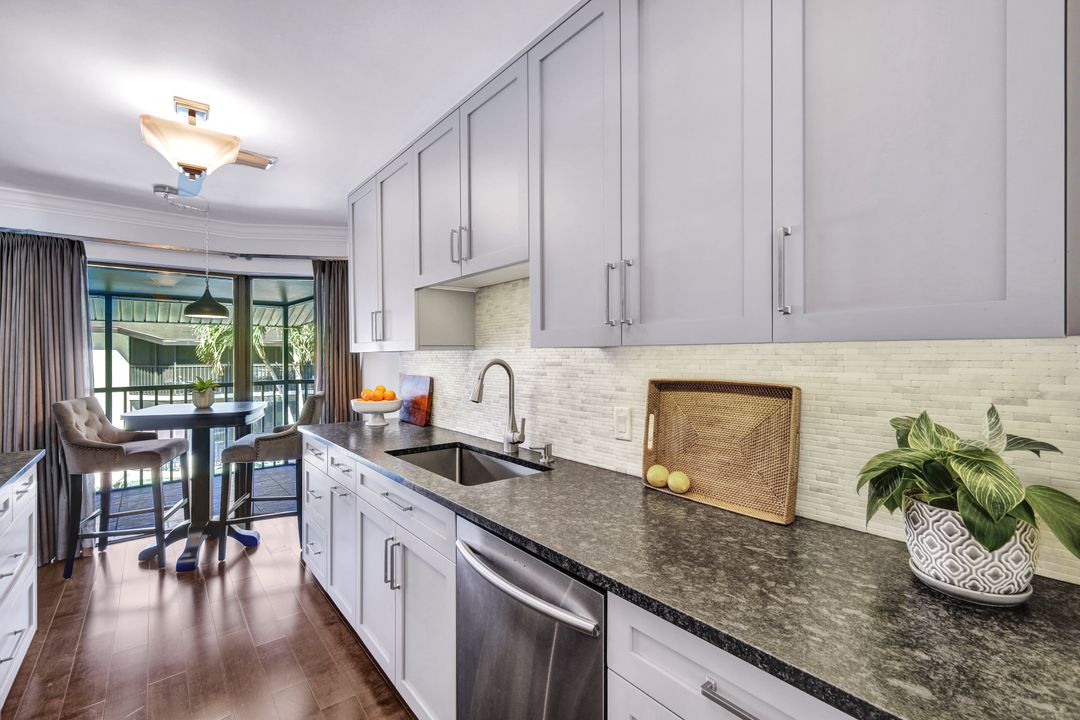 4072 Belair Ln #401, Naples, FL 34103