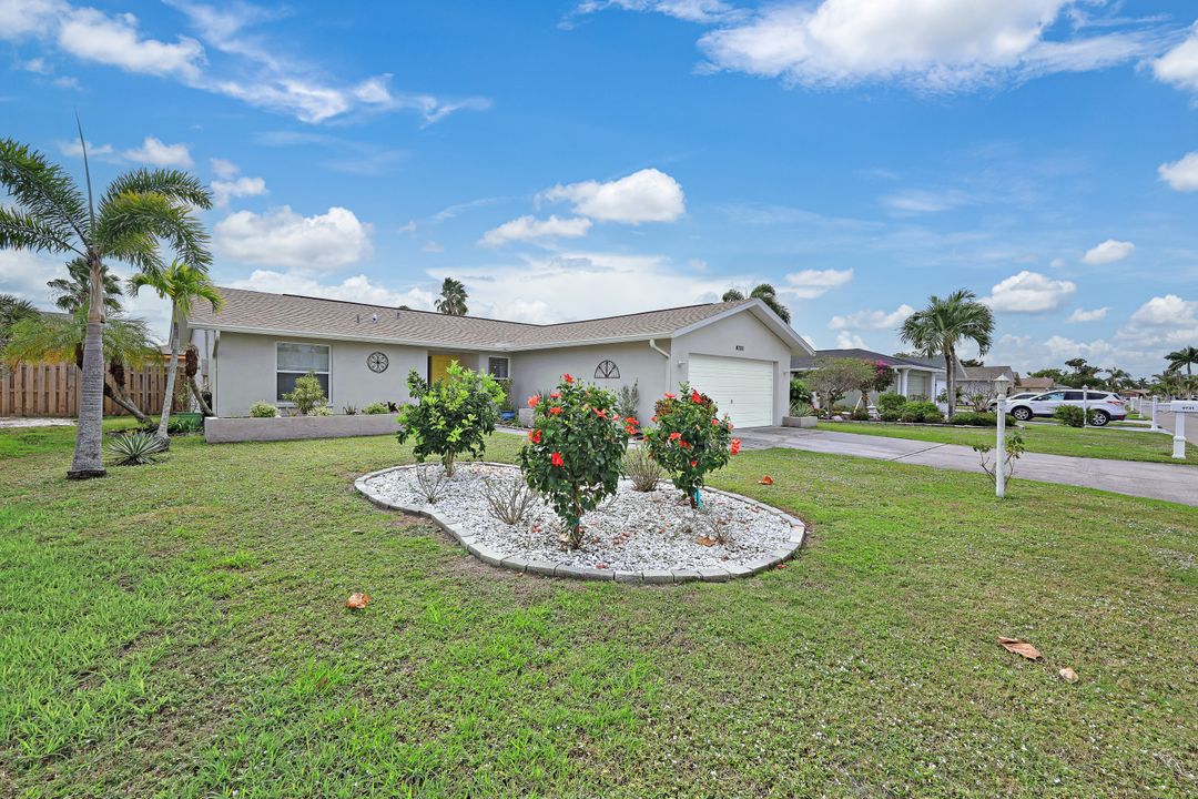 9731 Deerfoot Dr, Fort Myers, FL 33919