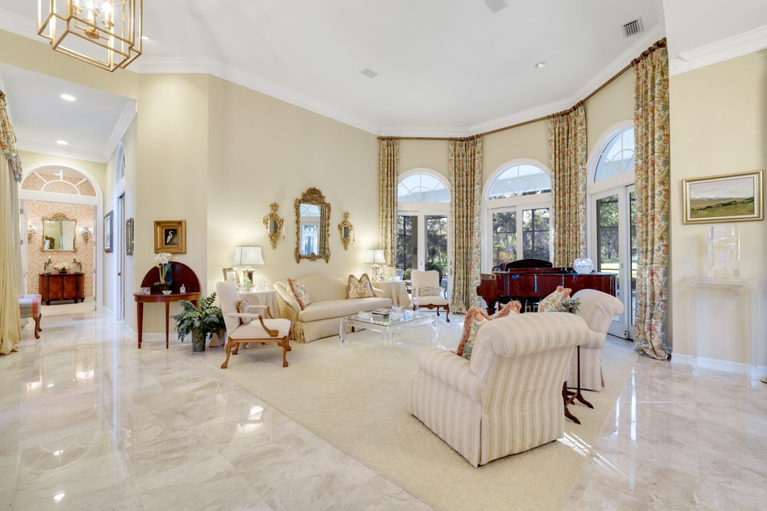 6935 Green Tree Dr, Naples, FL 34108