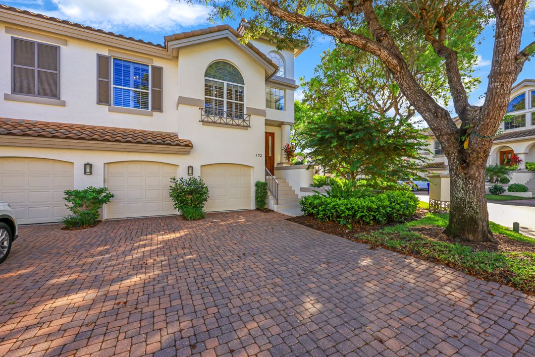 172 Colonade Cir #1304, Naples, FL 34103