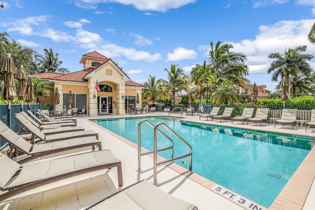 8649 Champions Point #1201, Naples, FL 34113