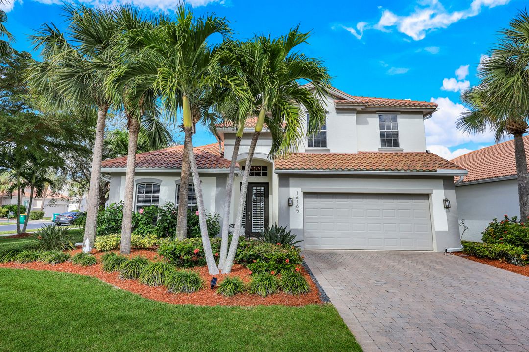 16165 Parque Ln, Naples, FL 34110