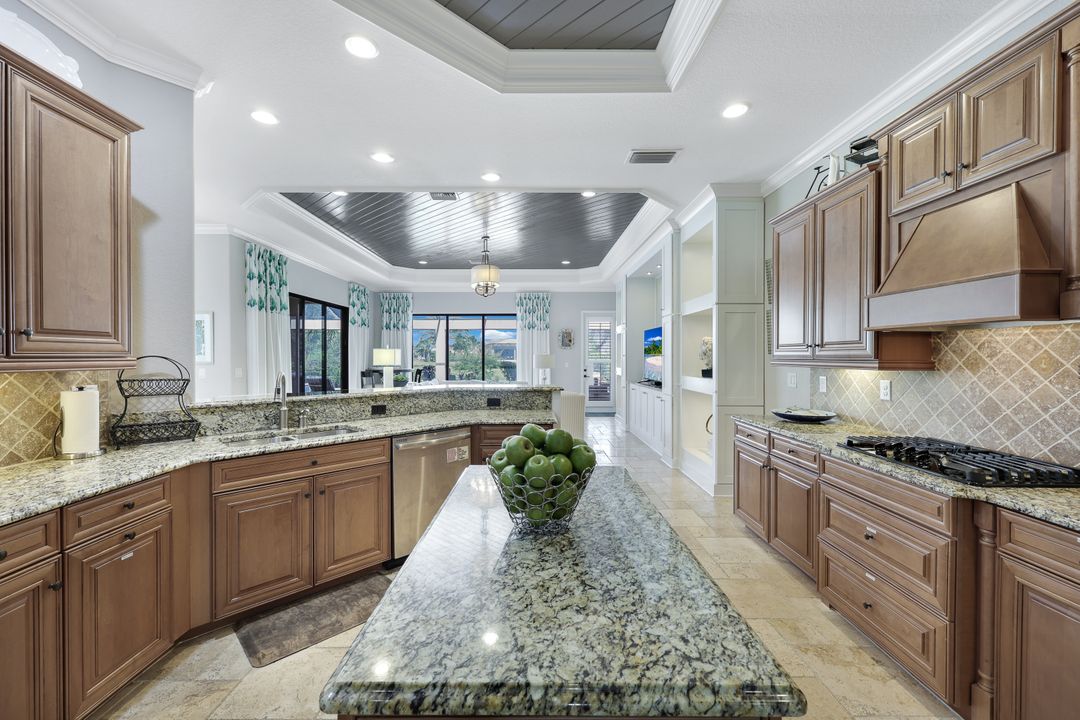 9856 Corso Bello Dr, Naples, FL 34113