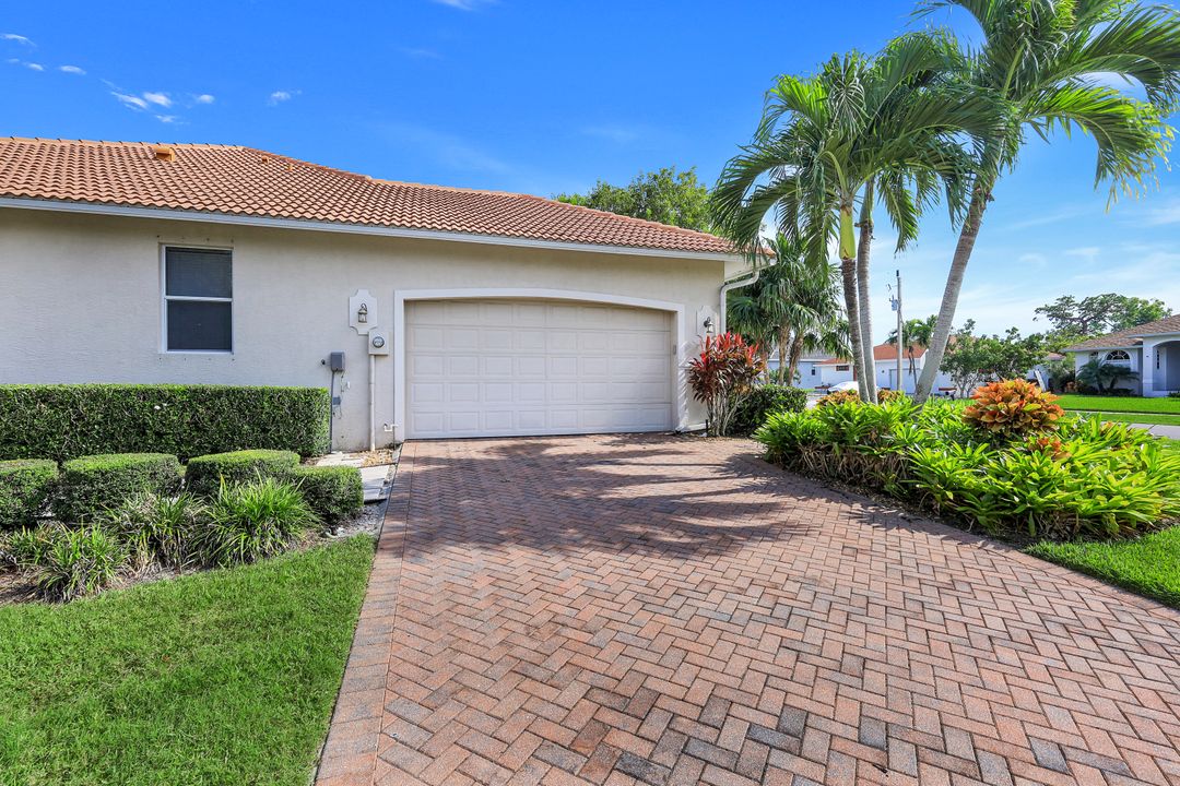 31 Tahiti Rd, Marco Island, FL 34145