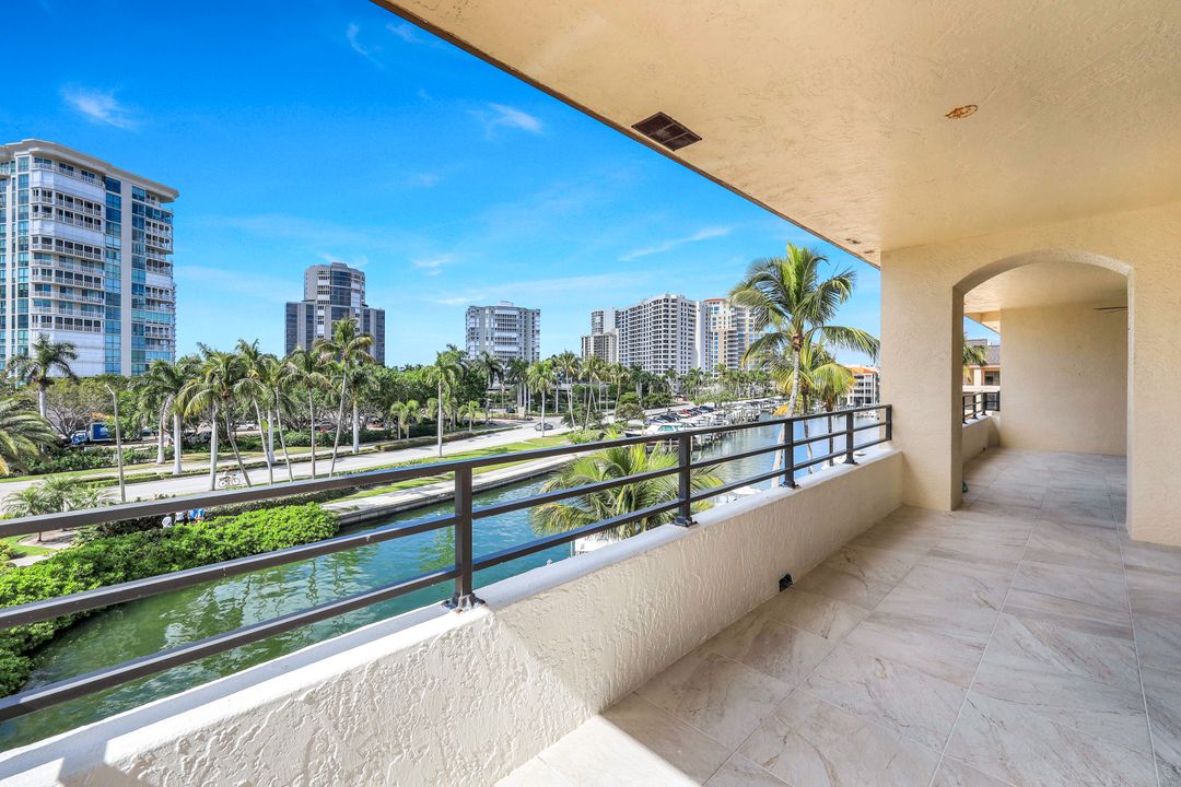 4400 Gulf Shore Blvd N #406, Naples, FL 34103