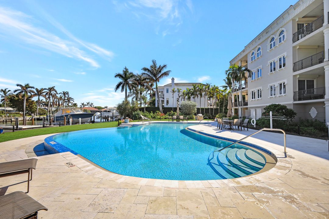 1810 Gulf Shore Blvd N #403, Naples, FL 34102