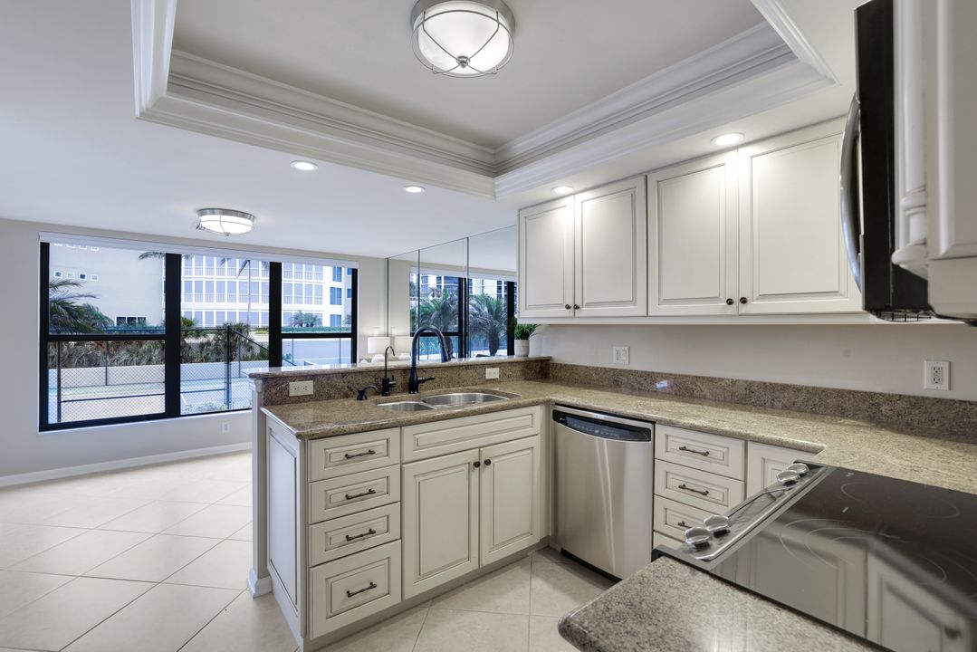 4451 Gulf Shore Blvd N #301, Naples, FL 34103