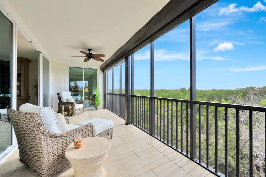 445 Cove Tower Dr #403, Naples, FL 34110