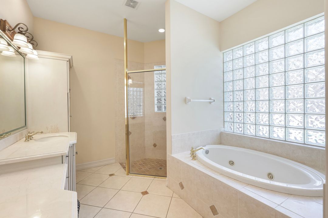 25041 Ridge Oak Dr, Bonita Springs, FL 34134