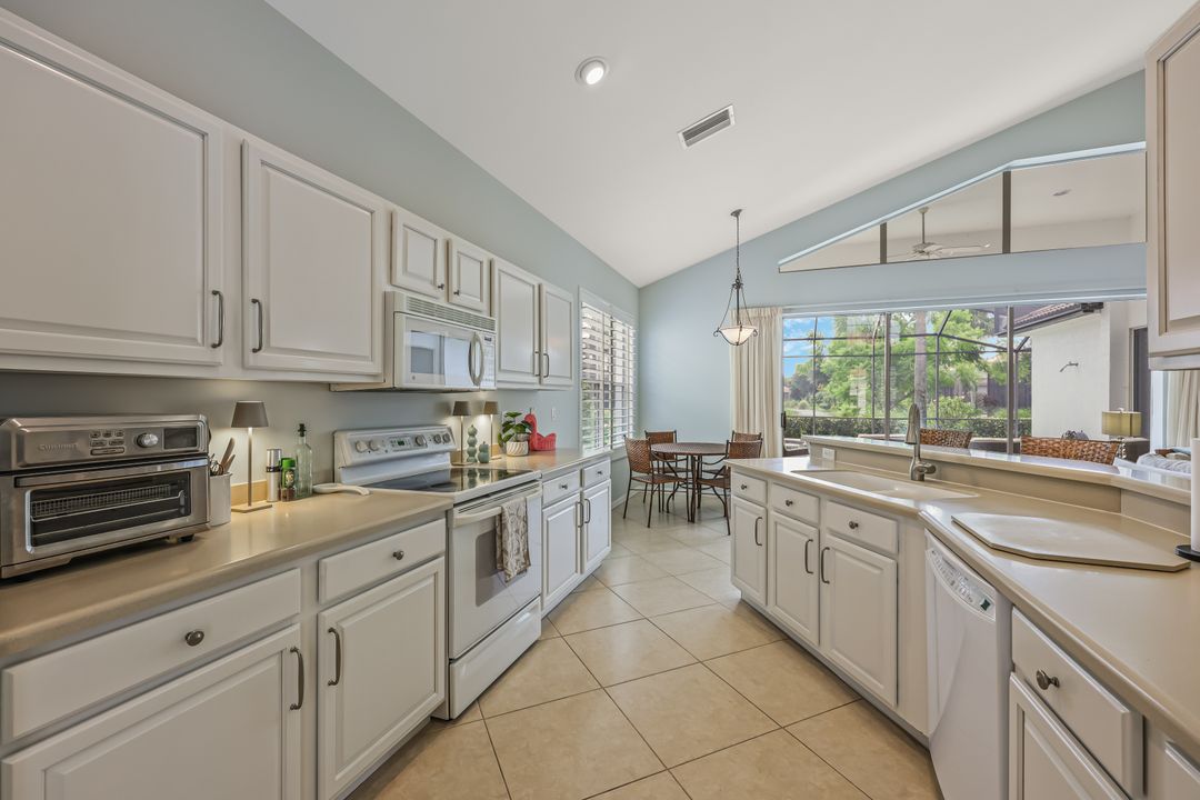 8846 Ventura Dr, Naples, FL 34109