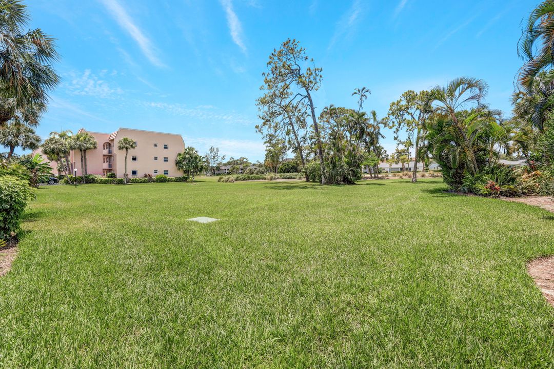 150 Turtle Lake Ct #106, Naples, FL 34105