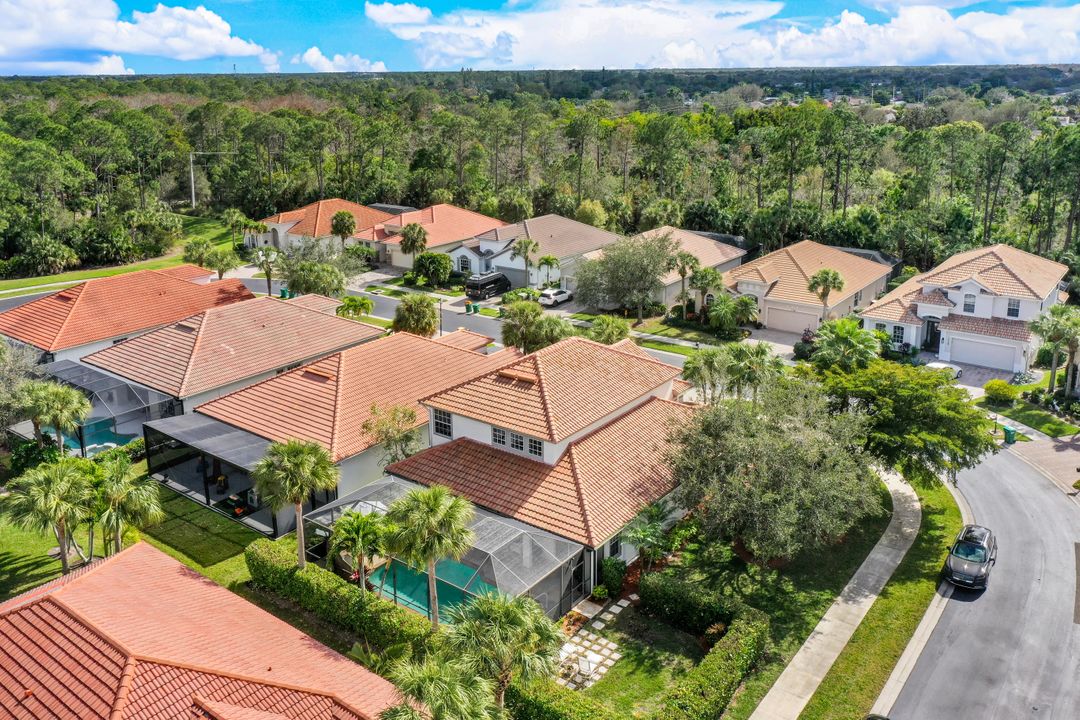 16165 Parque Ln, Naples, FL 34110