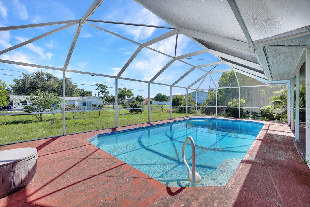 7257 Lobelia Rd, Fort Myers, FL 33967