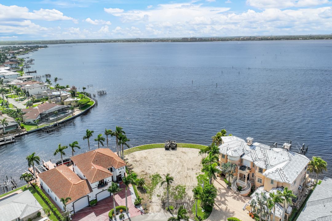 362 Bayshore Dr, Cape Coral, FL 33904