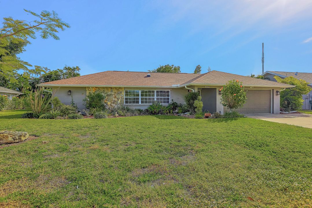 1040 Deep Lagoon Ln, Fort Myers, FL 33919