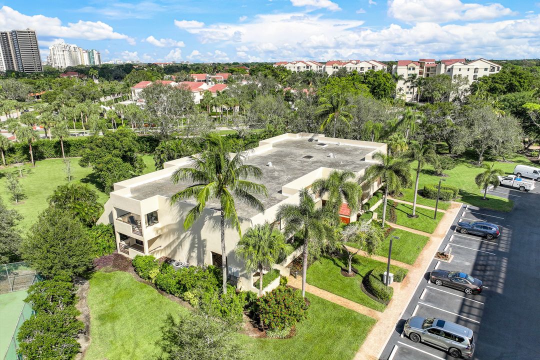 6320 Pelican Bay Blvd #T-7, Naples, FL 34108