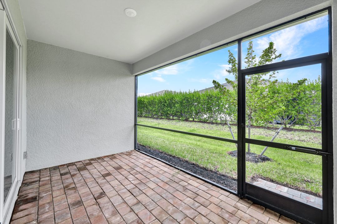 885 Enbrook Lp, Naples, FL 34114