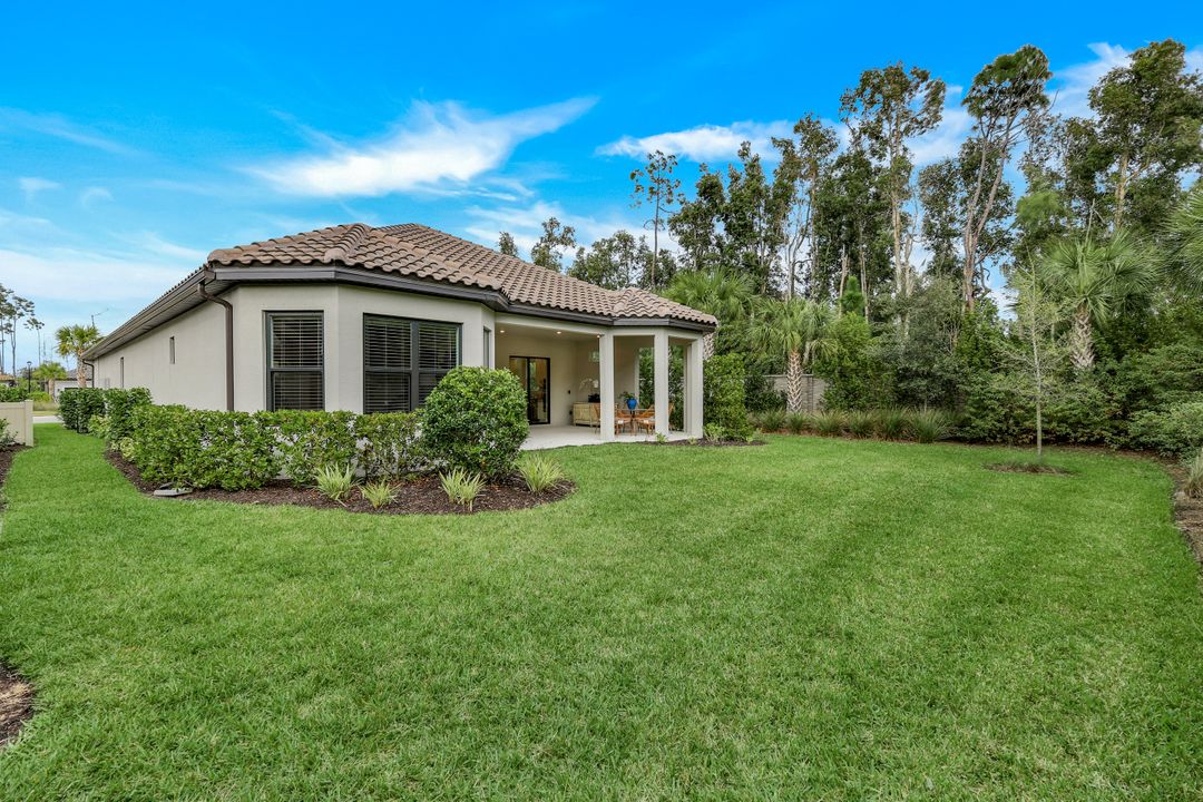 8868 Scarlotti Pl, Naples, FL 34119