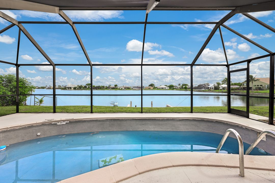 1111 SE 3rd St, Cape Coral, FL 33990