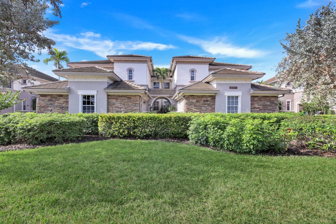 8751 Coastline Ct #202, Naples, FL 34120