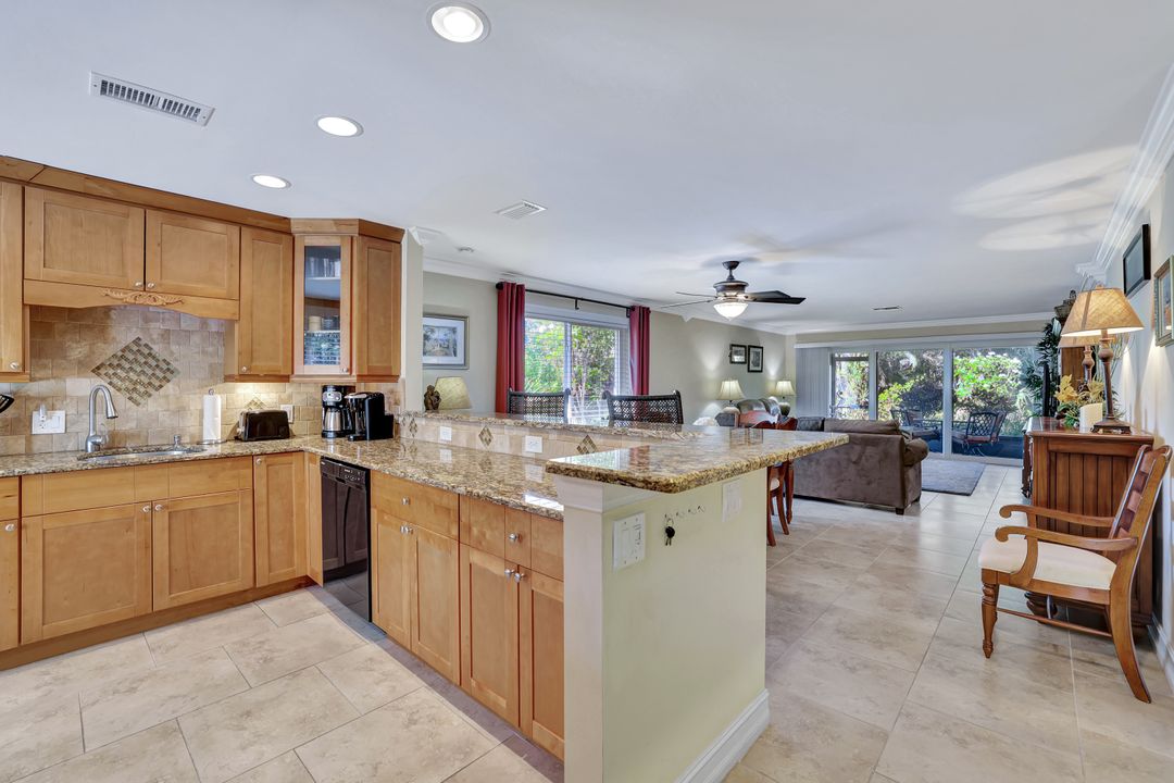 70 Glades Blvd #3, Naples, FL 34112