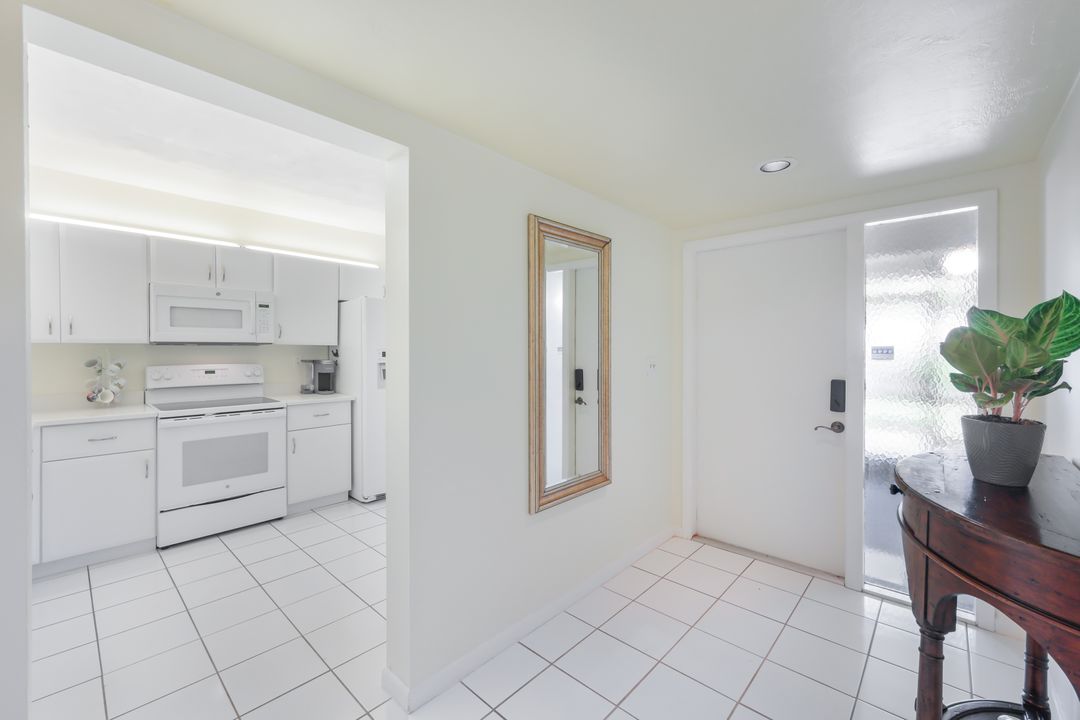 1814 Kings Lake Blvd #102, Naples, FL 34112