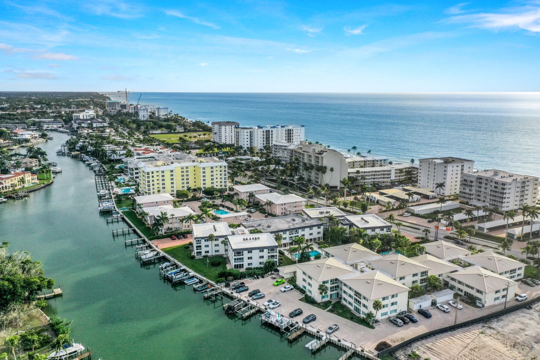 1950 Gulf Shore Blvd N #104, Naples, FL 34102