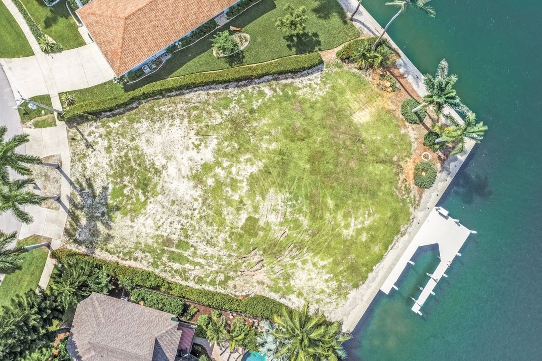 1072 Fieldstone Dr, Marco Island, FL 34145