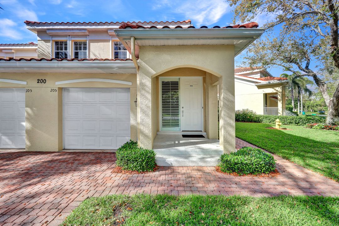 200 Lambiance Cir #205, Naples, FL 34108