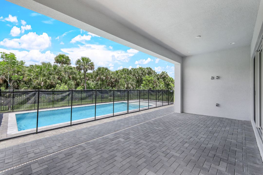 12259 Bonnet Dr, Naples, FL 34120