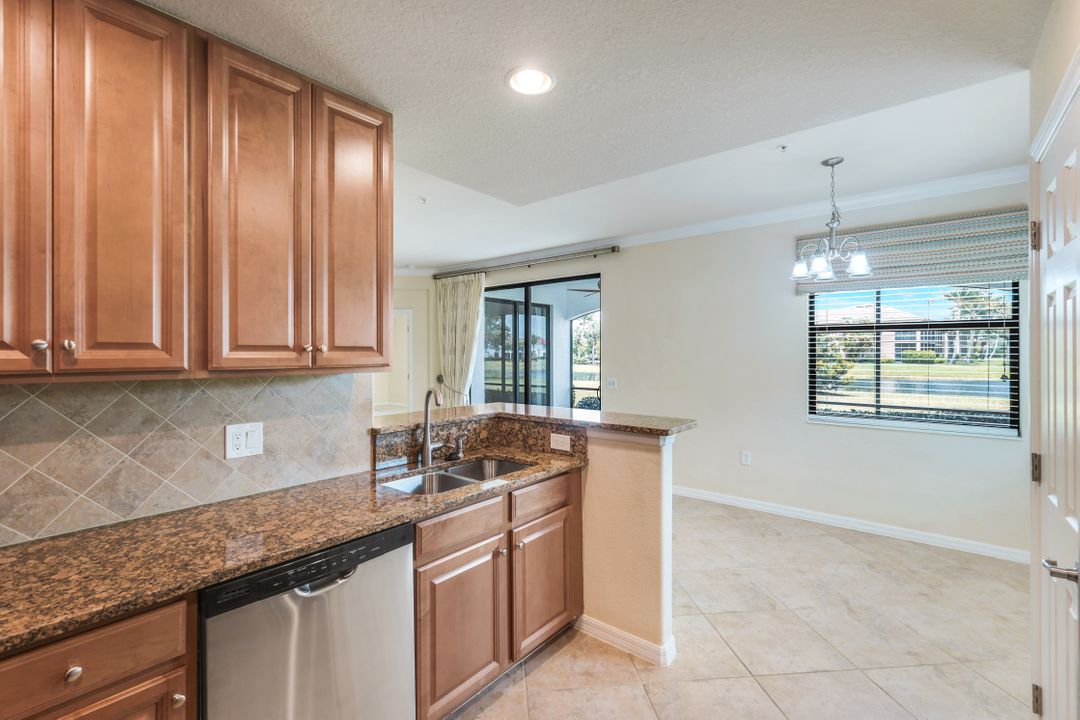 3165 Aviamar Cir, Naples, FL 34114