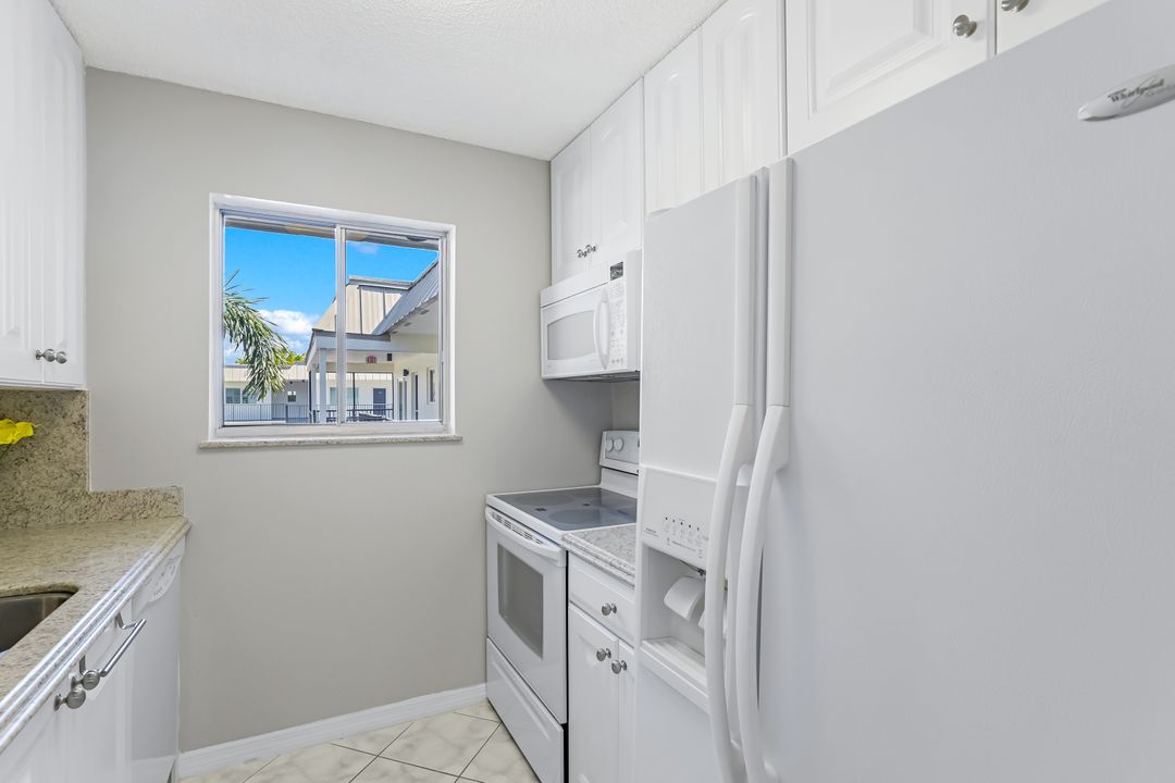 766 Central Ave #313, Naples, FL 34102