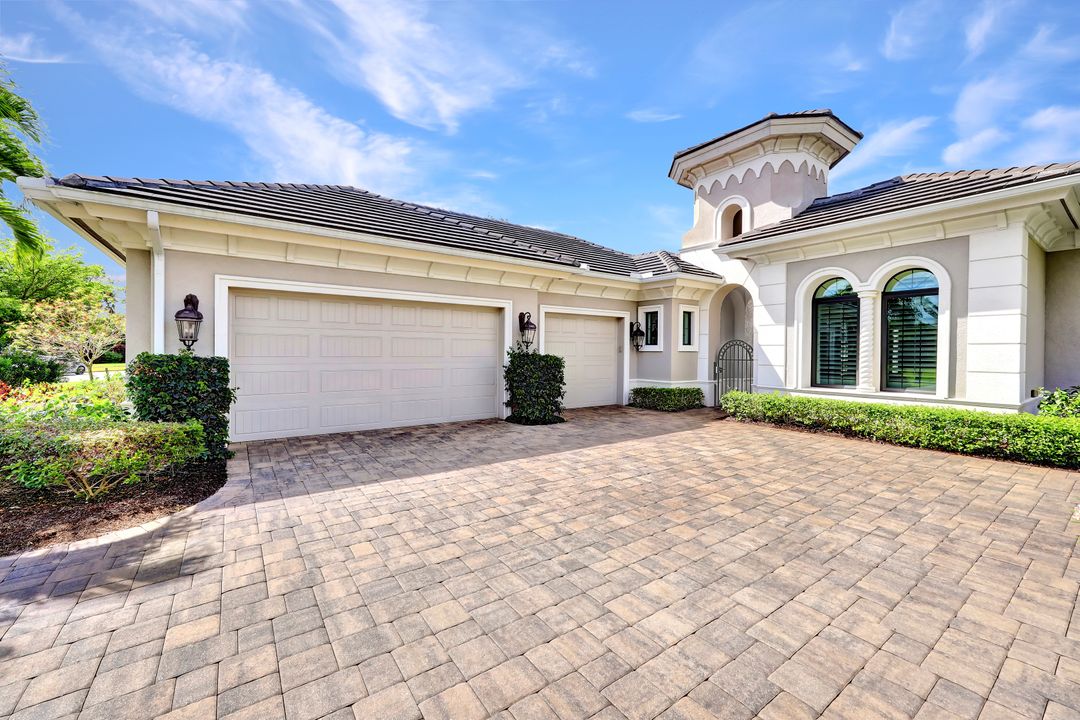 28864 Blaisdell Dr, Naples, FL 34119