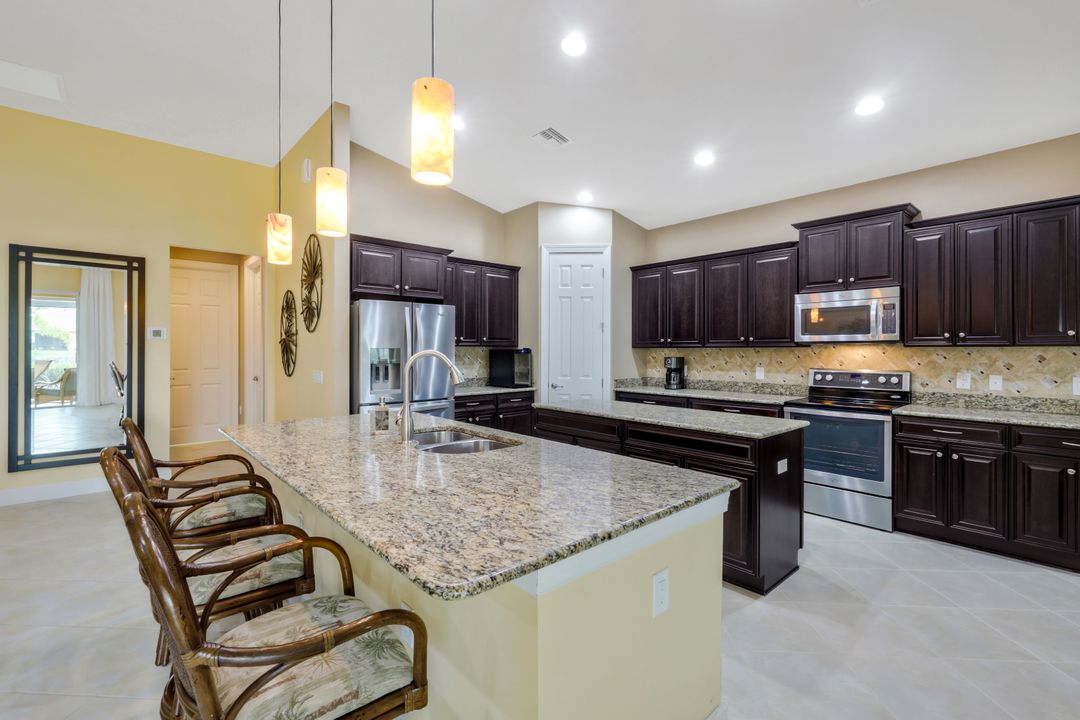 9225 Gypsum Way, Naples, FL 34120